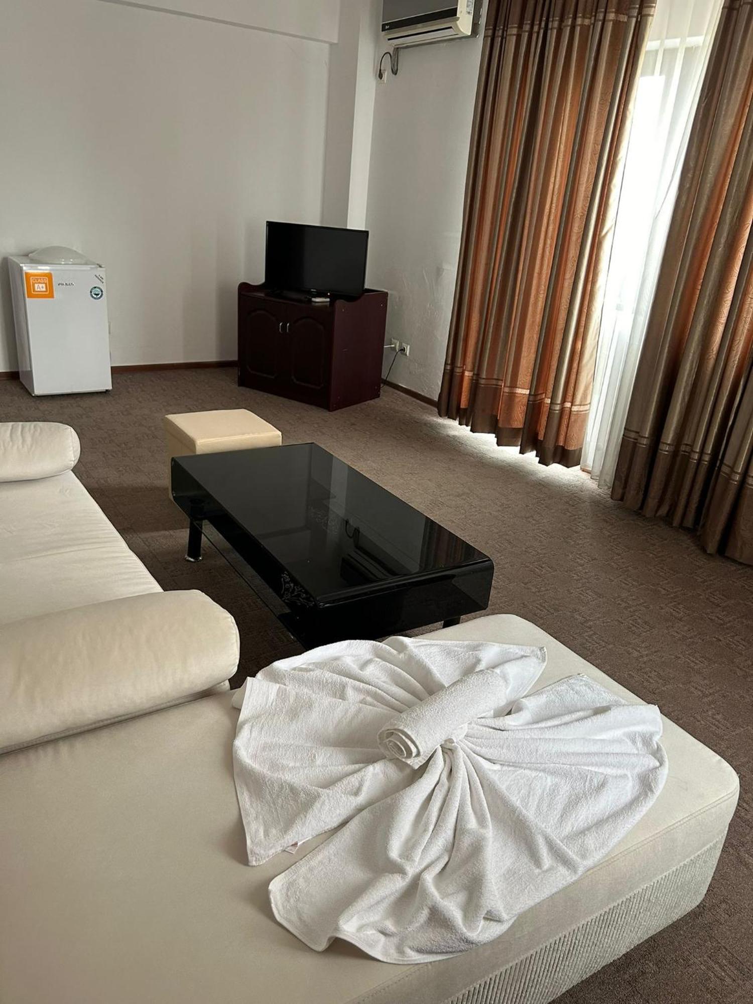 Hotel Orient Mamaia Nord Năvodari Esterno foto