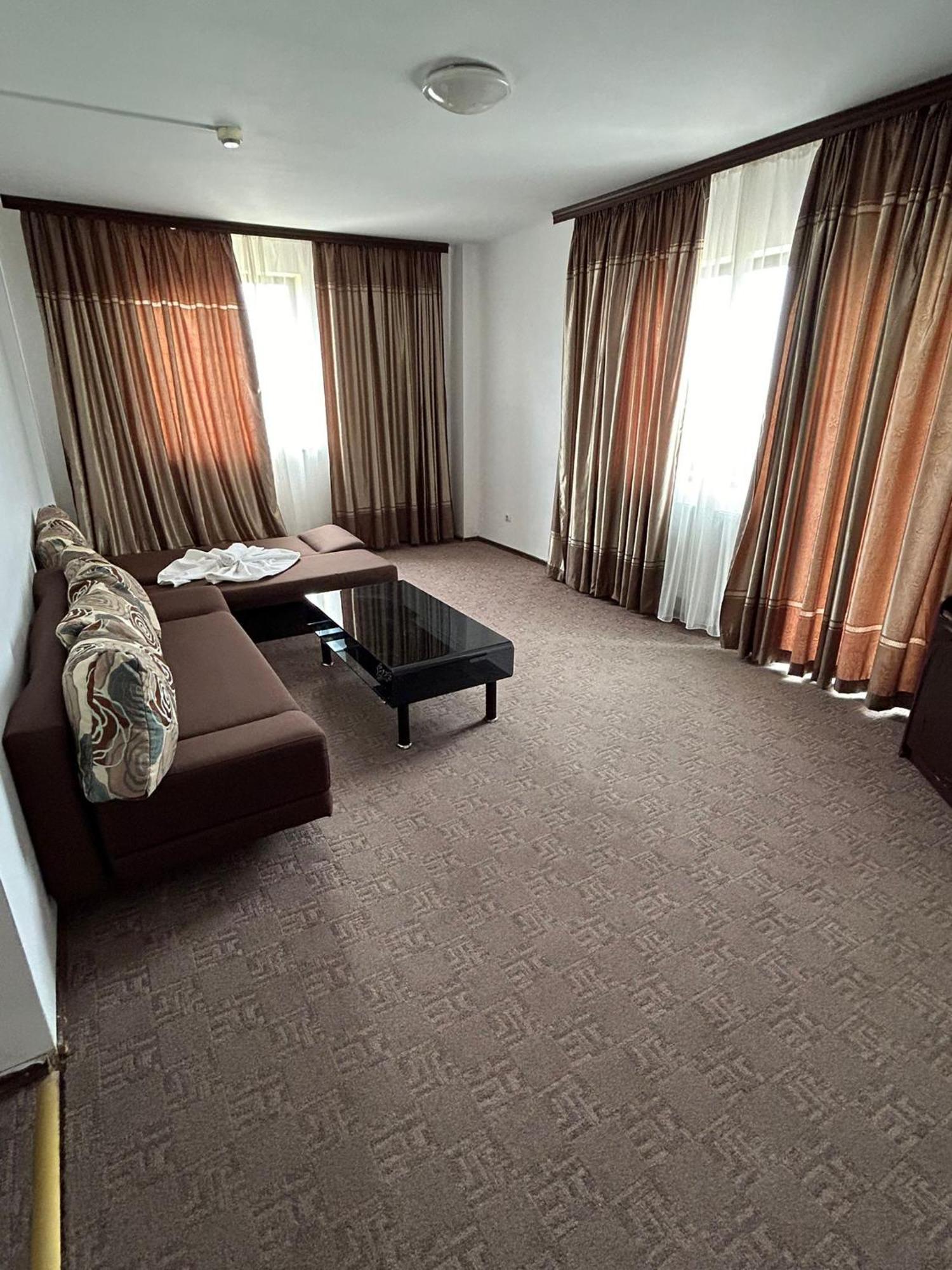 Hotel Orient Mamaia Nord Năvodari Esterno foto